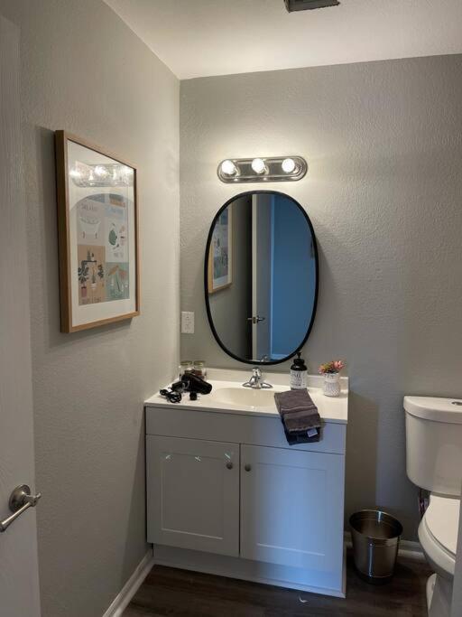 The Mary Lou - 2 Bedroom Apt In Quilt Town, Usa Hamilton Экстерьер фото