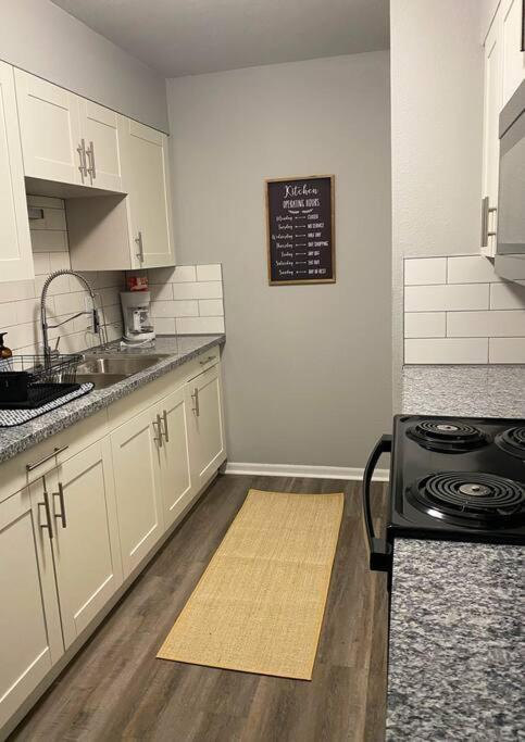 The Mary Lou - 2 Bedroom Apt In Quilt Town, Usa Hamilton Экстерьер фото